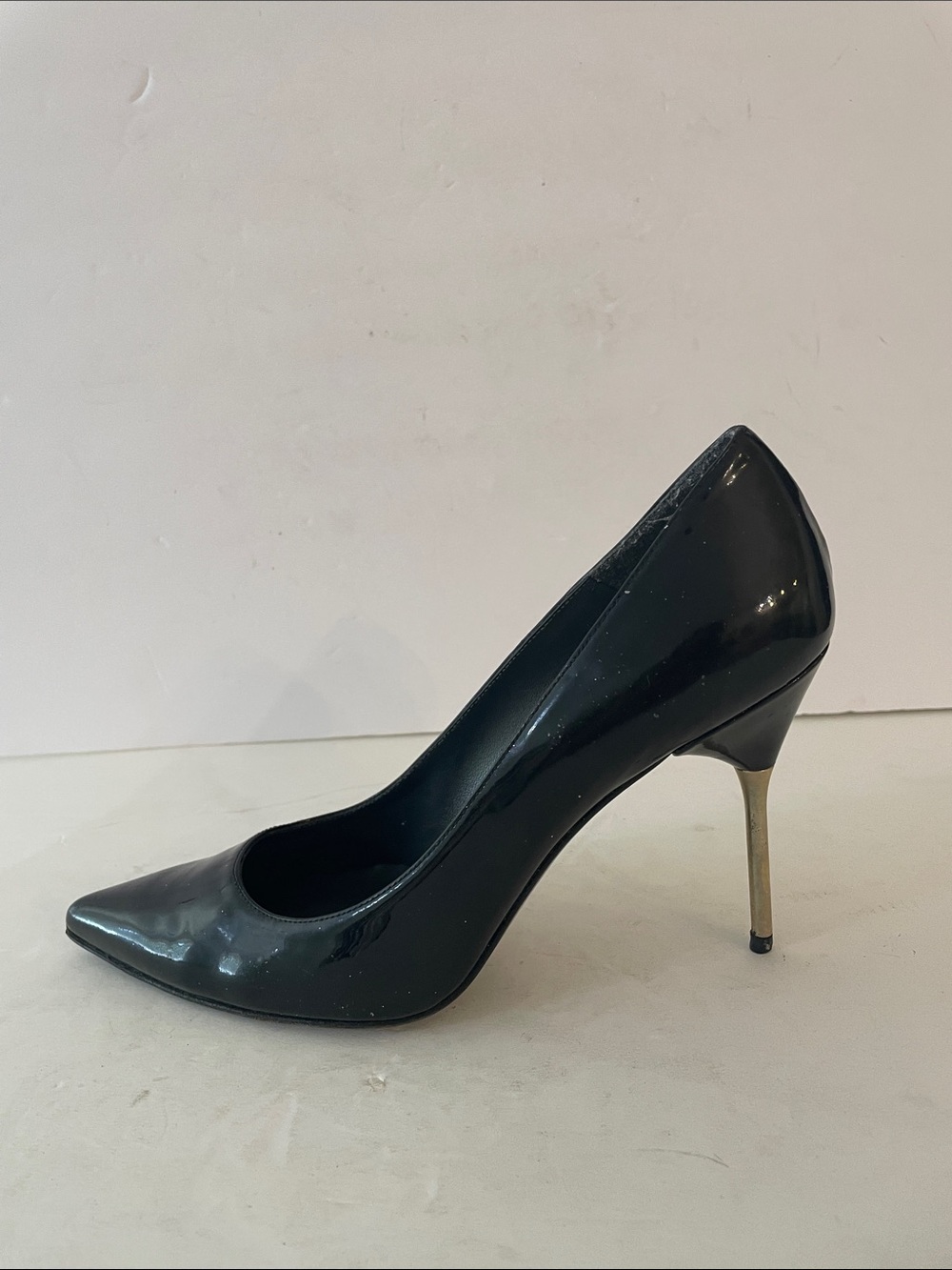 Stuart Weitzman Classic Black Patent Gold Stiletto Heels. Pumps Sz 9 1/2